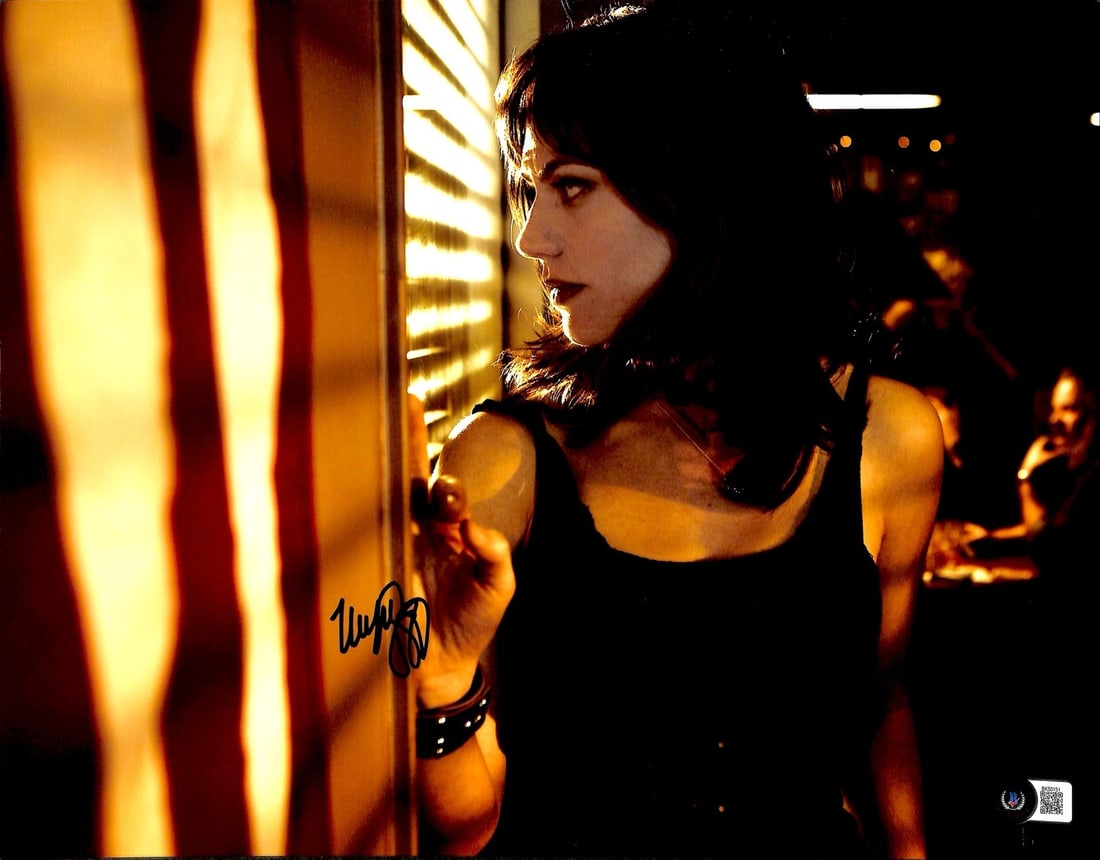 Maggie Siff Signed 11x14 Sons of Anarchy Photo Beckett Certified: Maggie Siff Signed 11x14 Sons of Anarchy Photo Beckett Certified This striking 11x14 photograph features the signature of Maggie Siff, renowned for her role as "Tara Knowles" in the acclaimed TV serie