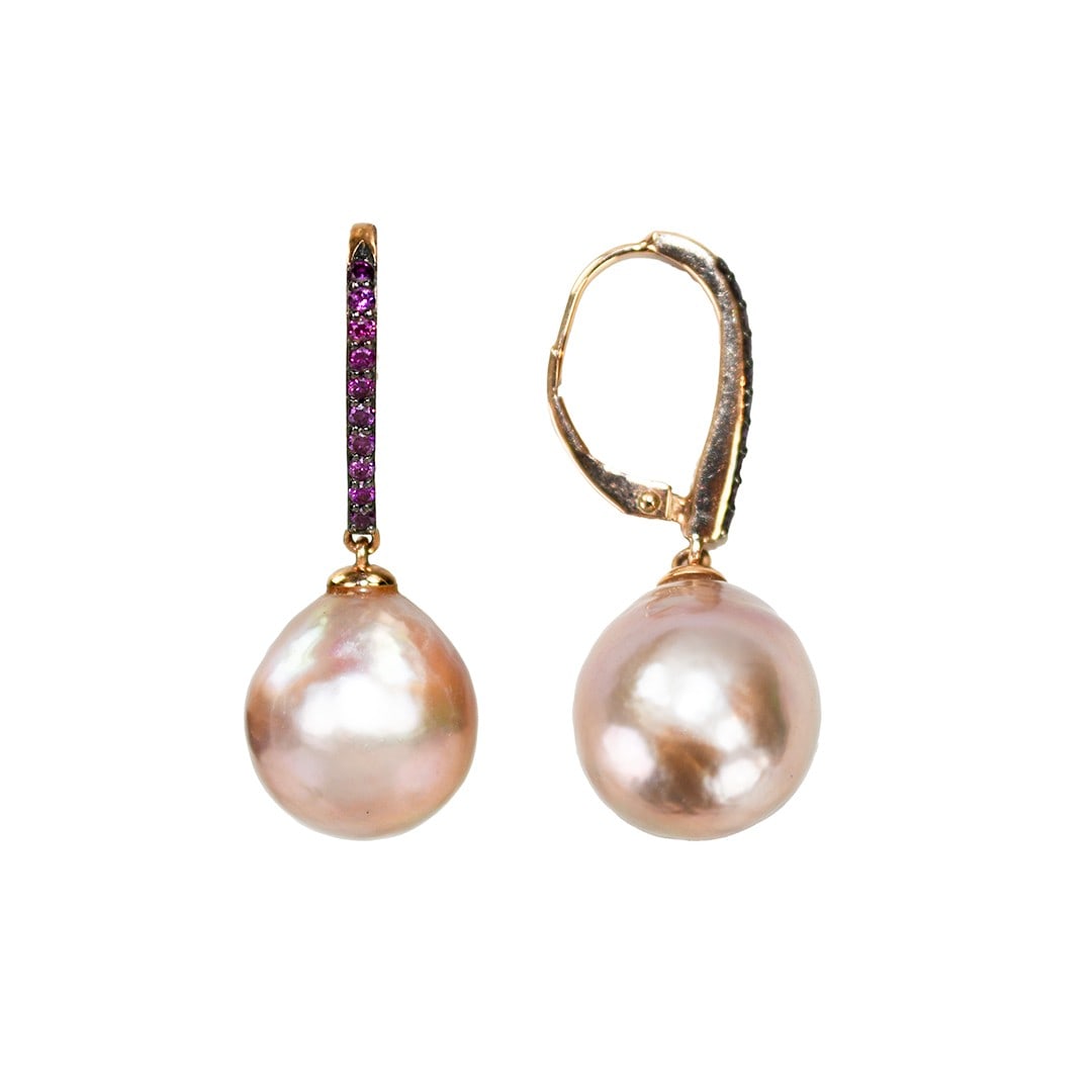 14k Rose Gold Dangle Earrings with Pink Pearls and Amethyst: 14k Rose Gold Dangle Earrings with Pink Pearls and Amethyst These elegant dangle earrings feature 13.5mm round pink saltwater cultured pearls accented with amethyst stones, all set in 14k rose gold. D
