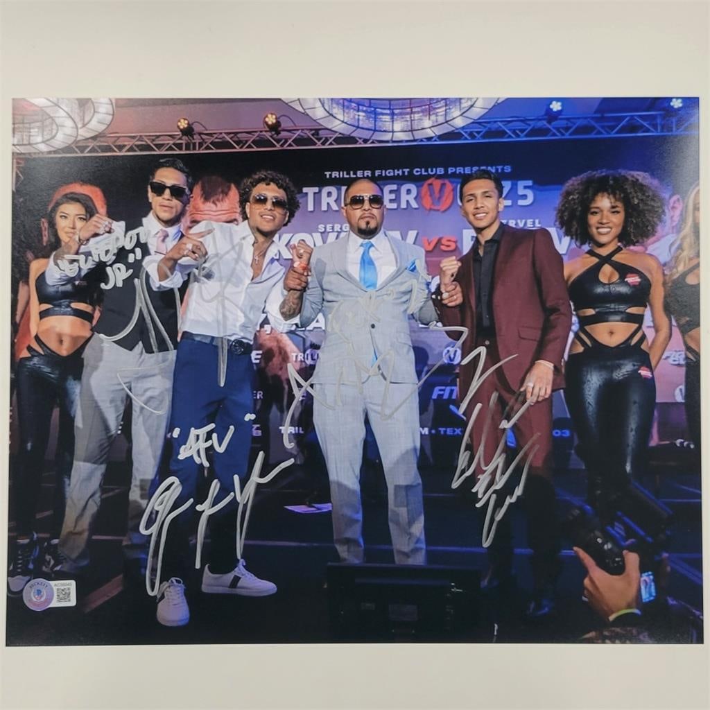 Dinastia Vargas Signed 11x14 Boxing Photo with BAS Authentication: Dinastia Vargas Signed 11x14 Boxing Photo with BAS Authentication This is an original 11x14 photo signed by the Vargas boxing family: Fernando, Amado, Emiliano, and Fer Jr. The item features the signa