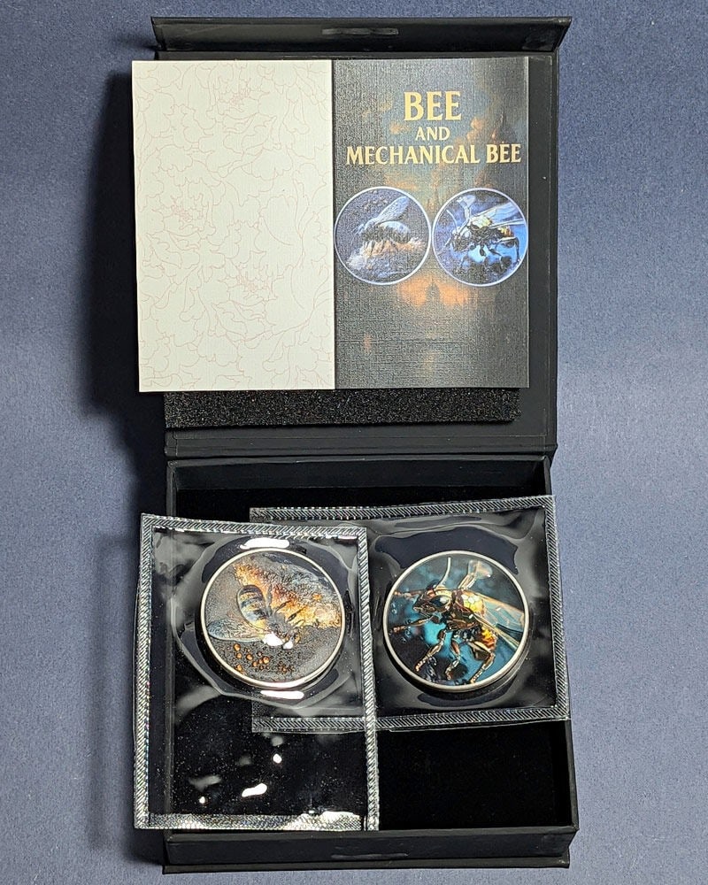 2025 Truth Guard 2 x 1 Ounce Silver Bee UHR Coin with COA: 2025 Truth Guard 2 x 1 Ounce Silver Bee UHR Coin with COA Discover the 2025 Truth Guard 2 x 1 Ounce Silver coins featuring the captivating Bee & Mechanical Bee design. These uncirculated coins exhibit