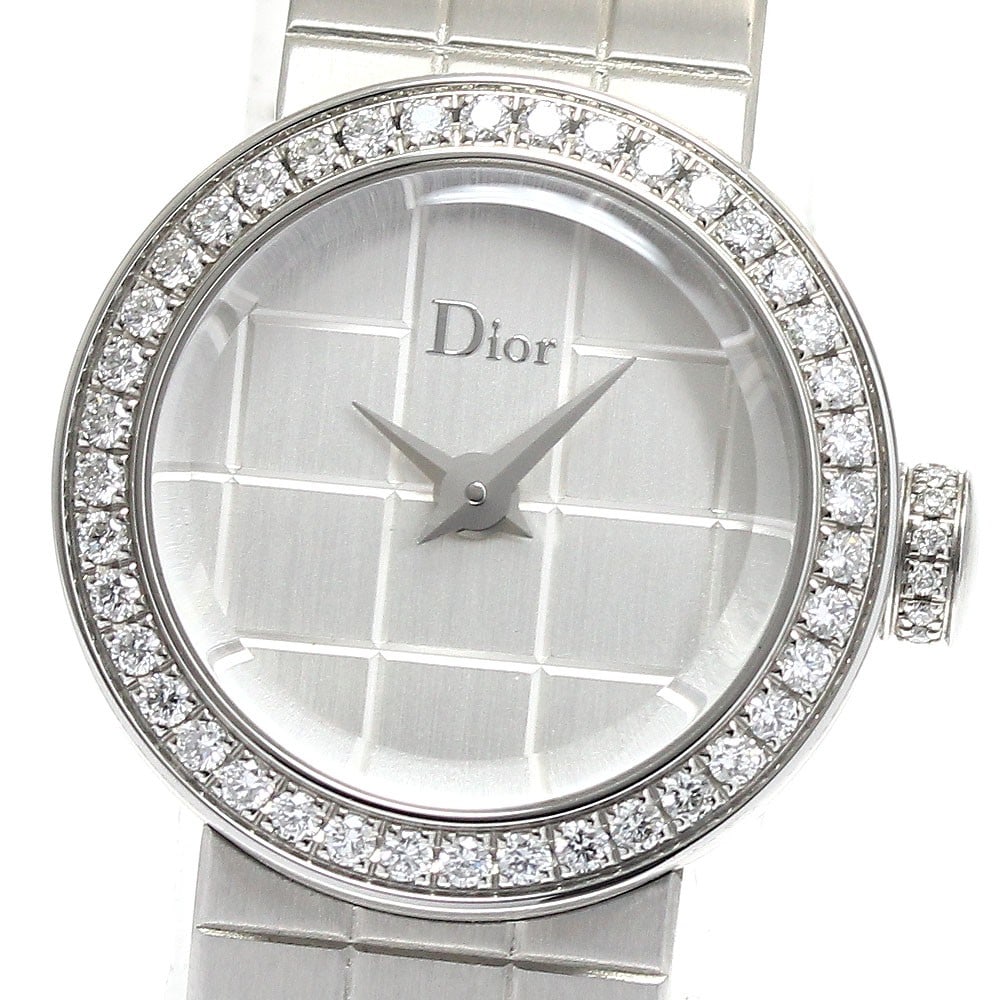 Women's quartz wristwatch Dior La D de Dior CD040111 diamond bezel: Women's quartz wristwatch Dior La D de Dior CD040111 diamond bezel A pre-owned Dior women's wristwatch from the La D de Dior line, featuring a diamond bezel and quartz movement. Made in Switzerland, t