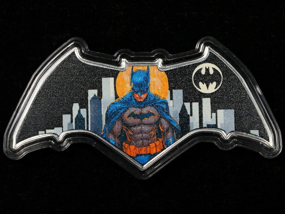 2025 Samoa 1oz Silver $5 Batarang Coin Colorized OGP COA: 2025 Samoa 1oz Silver $5 Batarang Coin Colorized OGP COA Introducing the 2025 Samoa 1 Ounce Silver $5 Batarang Special Colorized coin, a stunning addition to any collection. This coin features remarka