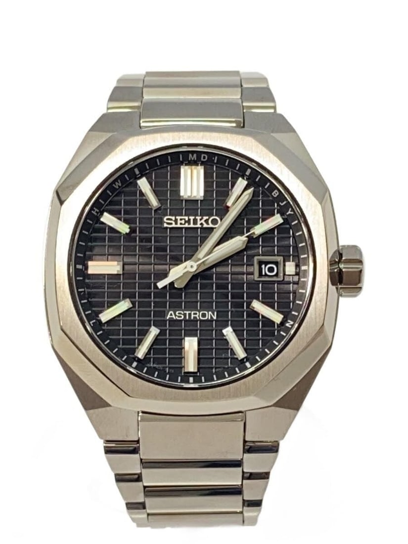 Seiko Astron Titanium Solar Wristwatch SBXY063 7B72-0AF0: Seiko Astron Titanium Solar Wristwatch SBXY063 7B72-0AF0 This Seiko Astron Solar Titanium SBXY063 7B72-0AF0 men's wristwatch features a sleek black design and is crafted from durable titanium. Designe