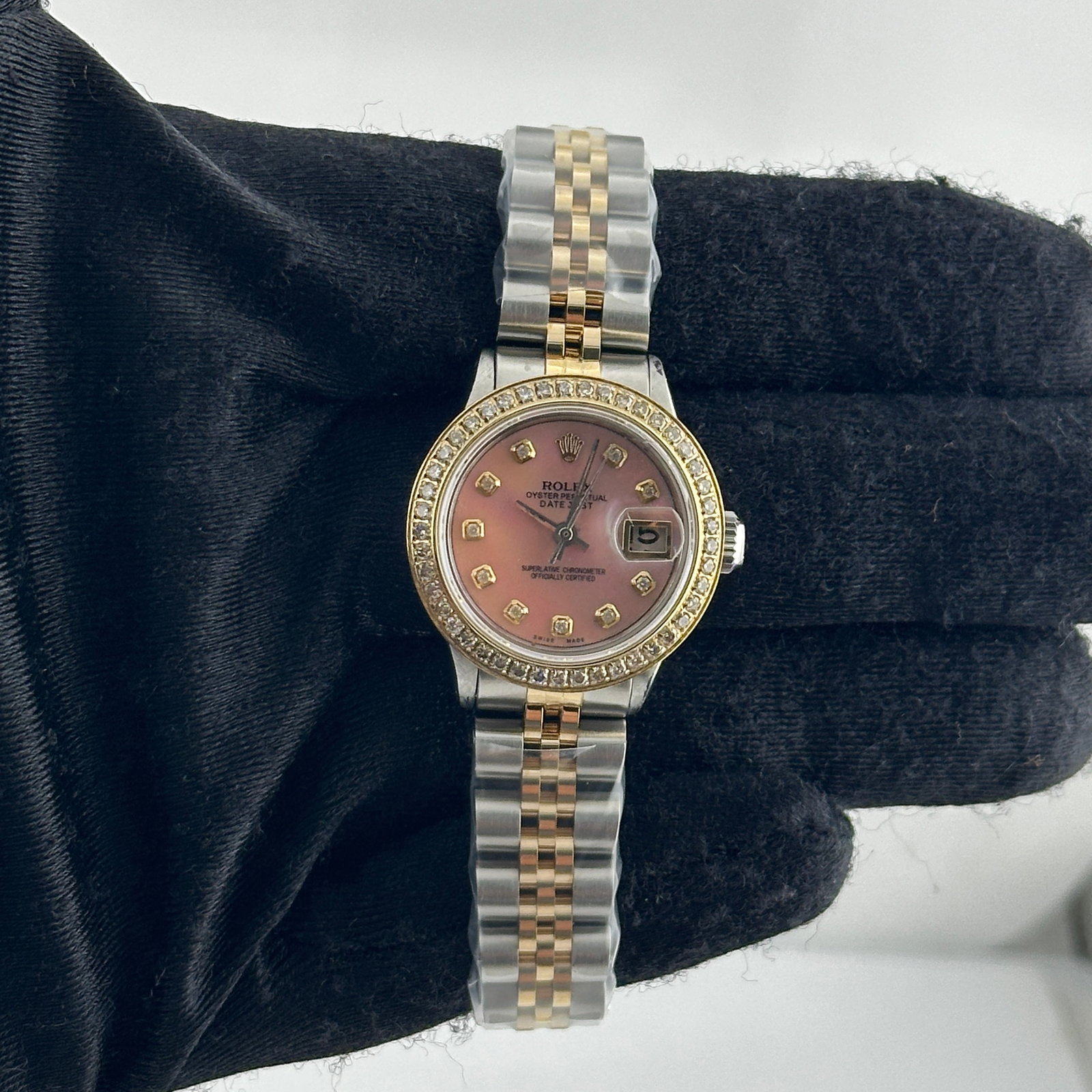 Rolex Datejust Ref 6517 Ladies Watch aftermarket pink diamond dial: Rolex Datejust Ref 6517 Ladies Watch aftermarket pink diamond dial Ladies Rolex Datejust watch, categorized as AM, with reference number 6517. It features an Aftermarket pink diamond dial, a pave YG p