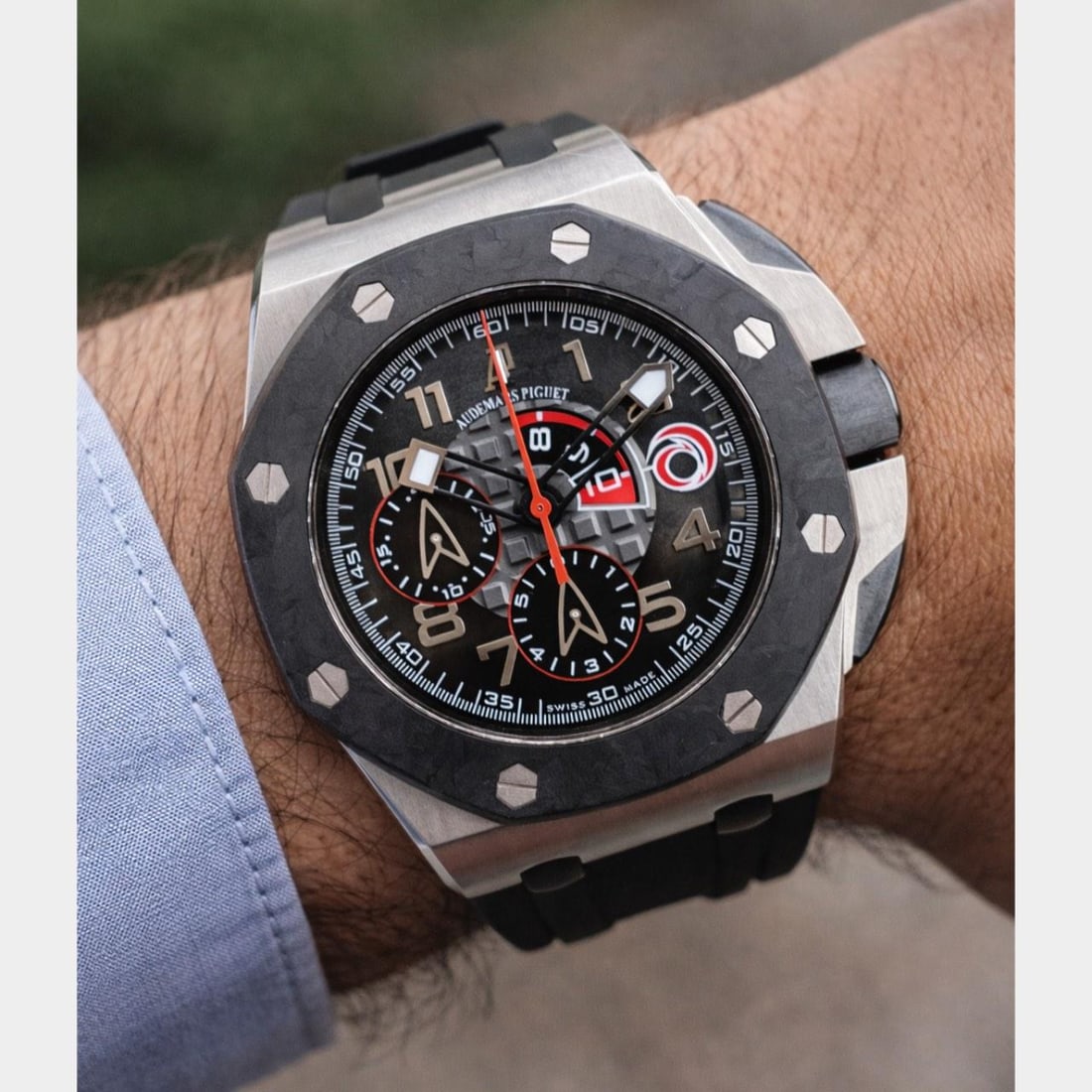 Platinum Audemars Piguet Alinghi 44mm Automatic Men's Watch: Platinum Audemars Piguet Alinghi 44mm Automatic Men's Watch This Audemars Piguet Royal Oak Offshore Alinghi Limited Edition men's watch features a 44mm platinum case and an automatic movement. The wat