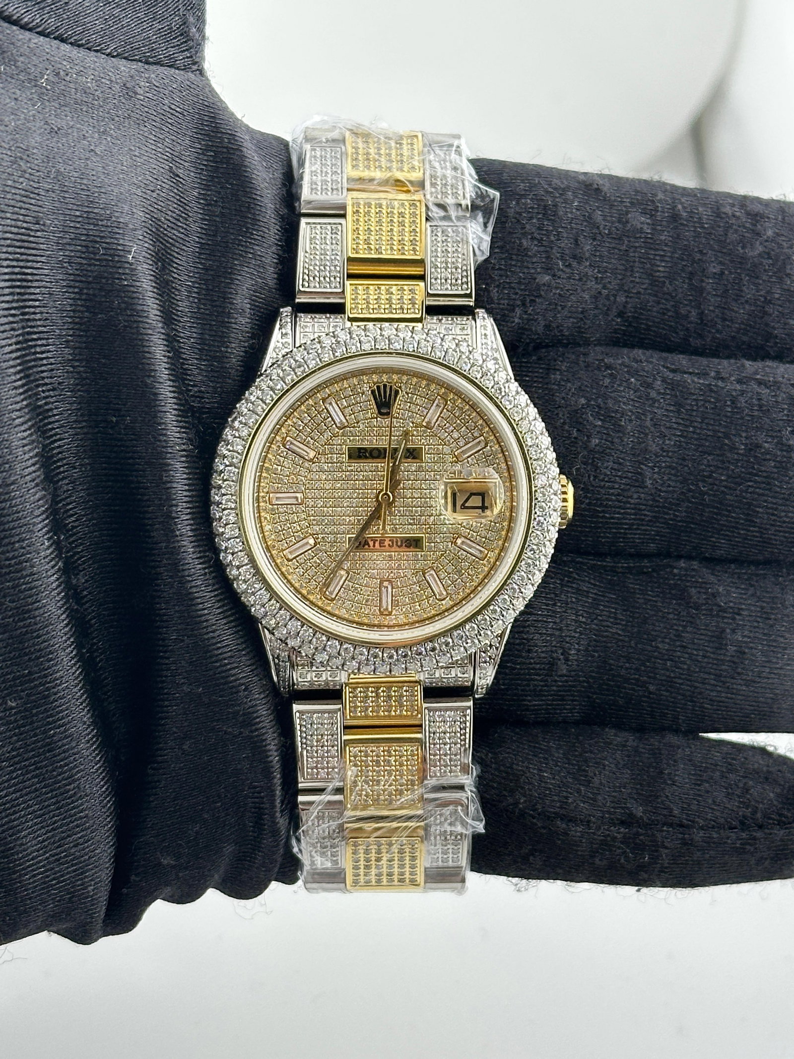 Rolex Datejust 1601 Mens Watch With Aftermarket Diamond Dial and Oyster Bracelet: Rolex Datejust 1601 Mens Watch With Aftermarket Diamond Dial and Oyster Bracelet This Rolex Datejust is a men's watch featuring a diamond stick dial, a two-row diamond bezel, and an aftermarket diamon