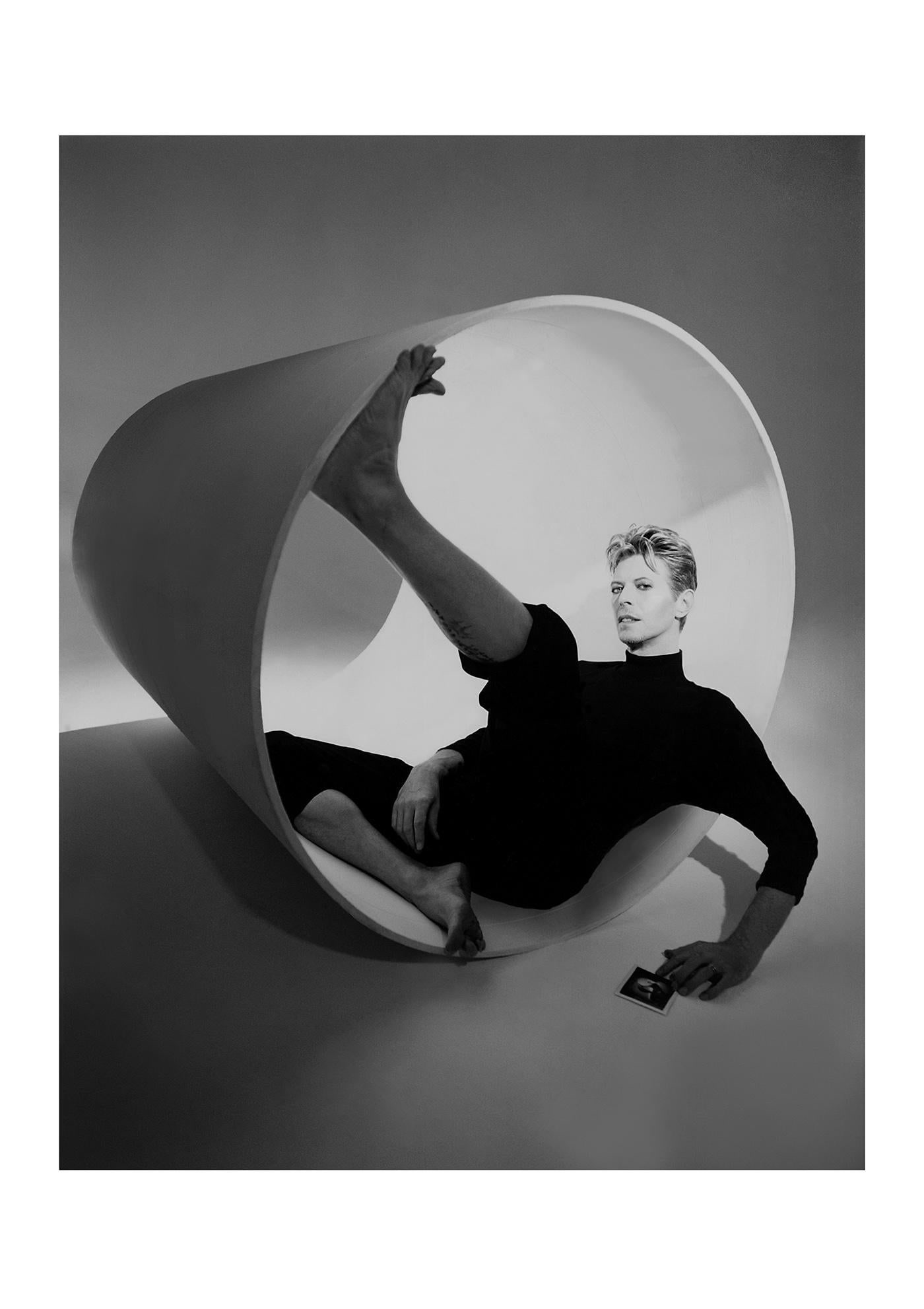 Kate Garner David Bowie Photograph Signed Limited Edition 20 x 16 in: Kate Garner David Bowie Photograph Signed Limited Edition 20 x 16 in "Bowie Tube" is a contemporary fine art photograph by Kate Garner, created in 1995. This limited edition print is part of an editio