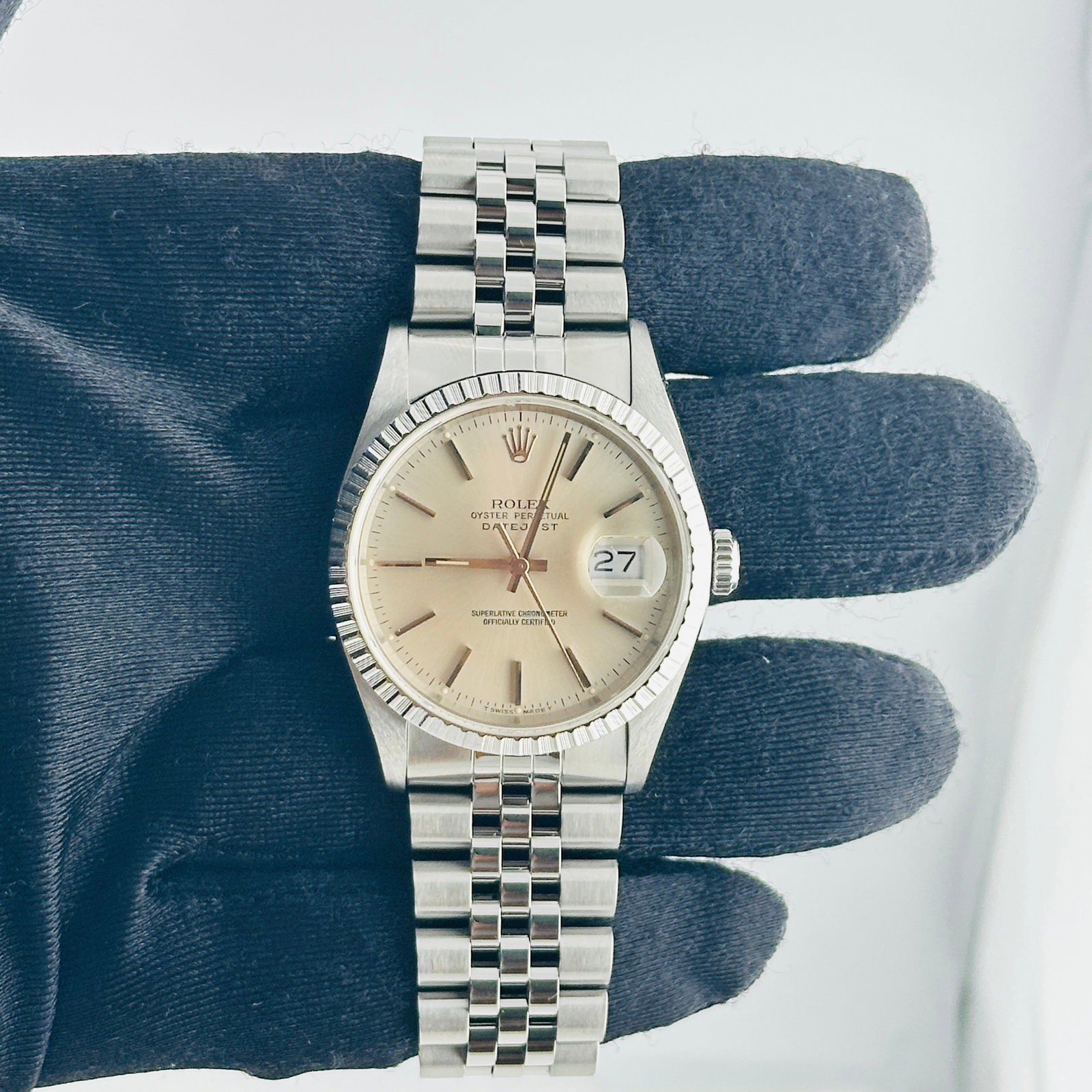 Rolex 16220 Datejust mens watch silver stick dial Jubilee bracelet: Rolex 16220 Datejust mens watch silver stick dial Jubilee bracelet Rolex Datejust men's watch, reference 16220, featuring a silver stick dial, engine turned bezel, and D-Link Jubilee bracelet. The lis