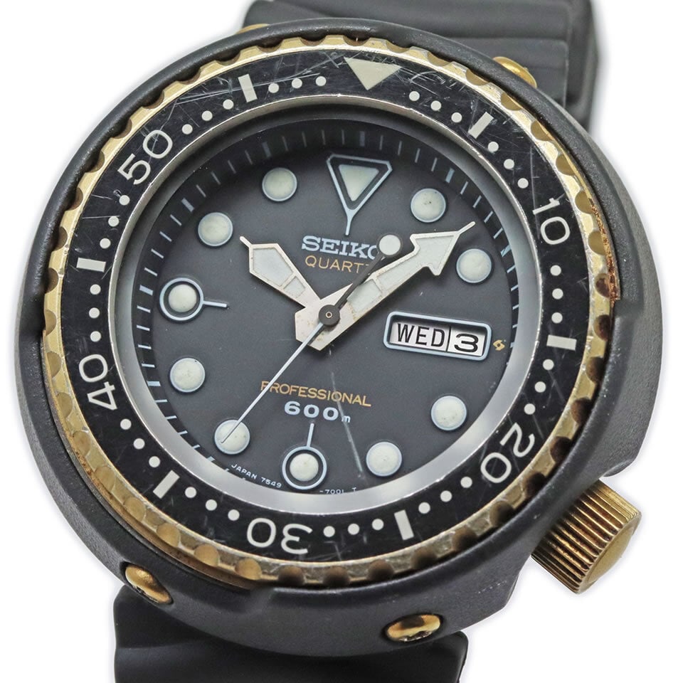 Seiko 7549-7009 Titanium Quartz Diver 600m Wristwatch: Seiko 7549-7009 Titanium Quartz Diver 600m Wristwatch This Seiko 7549-7009 Professional Diver wristwatch is designed for men's use and features a robust titanium case for durability and lightweight co