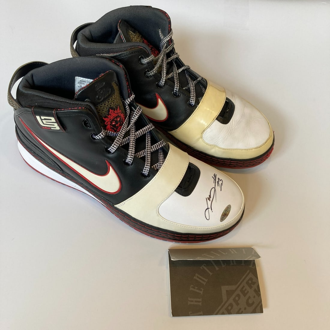 LeBron James signed Nike game model sneakers Upper Deck JSA COA (1 of 14)
