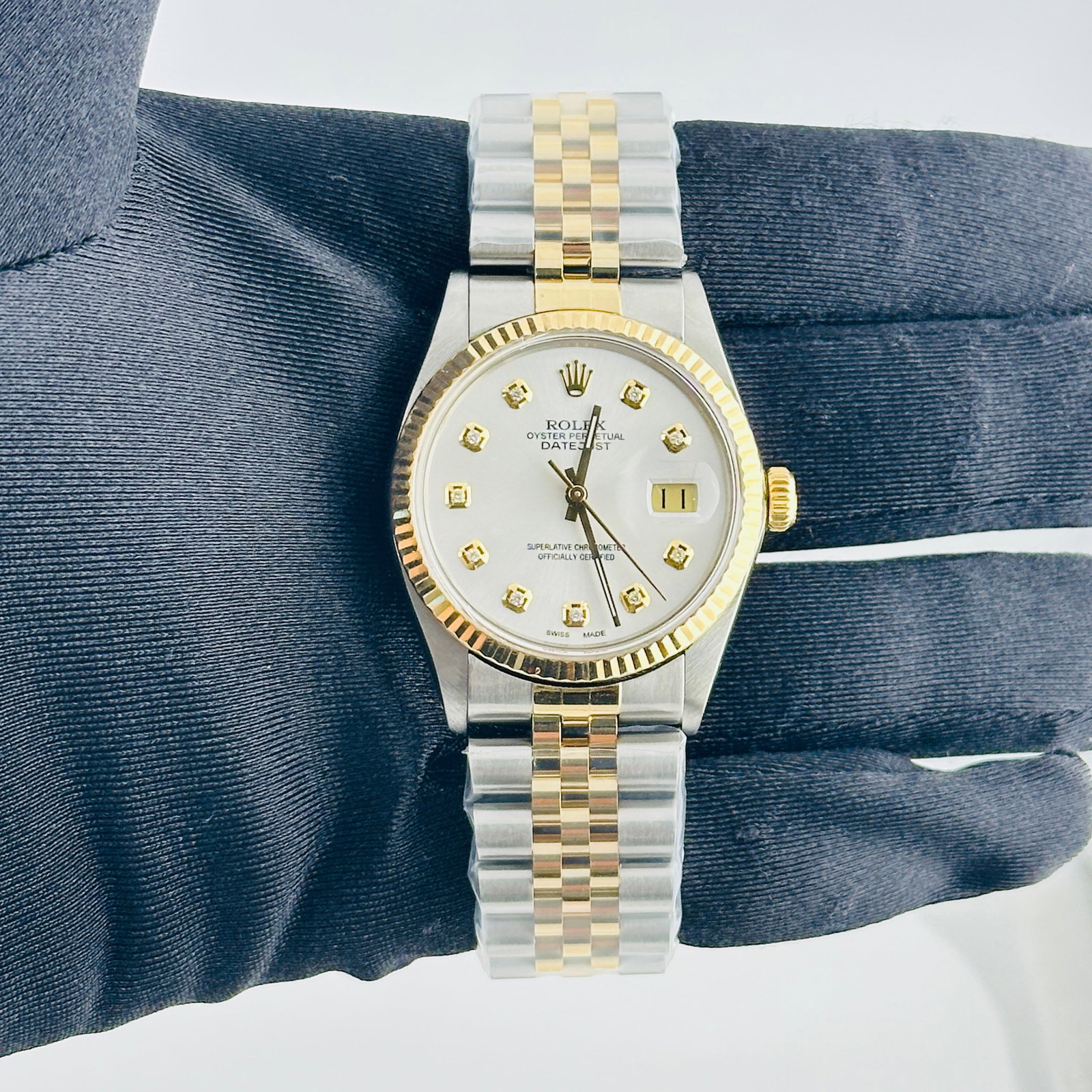 Rolex Datejust 16013 Mens Watch aftermarket Jubilee bracelet: Rolex Datejust 16013 Mens Watch aftermarket Jubilee bracelet This Rolex Datejust features a champagne stick dial and is paired with an aftermarket Jubilee bracelet. The watch is identified by referenc
