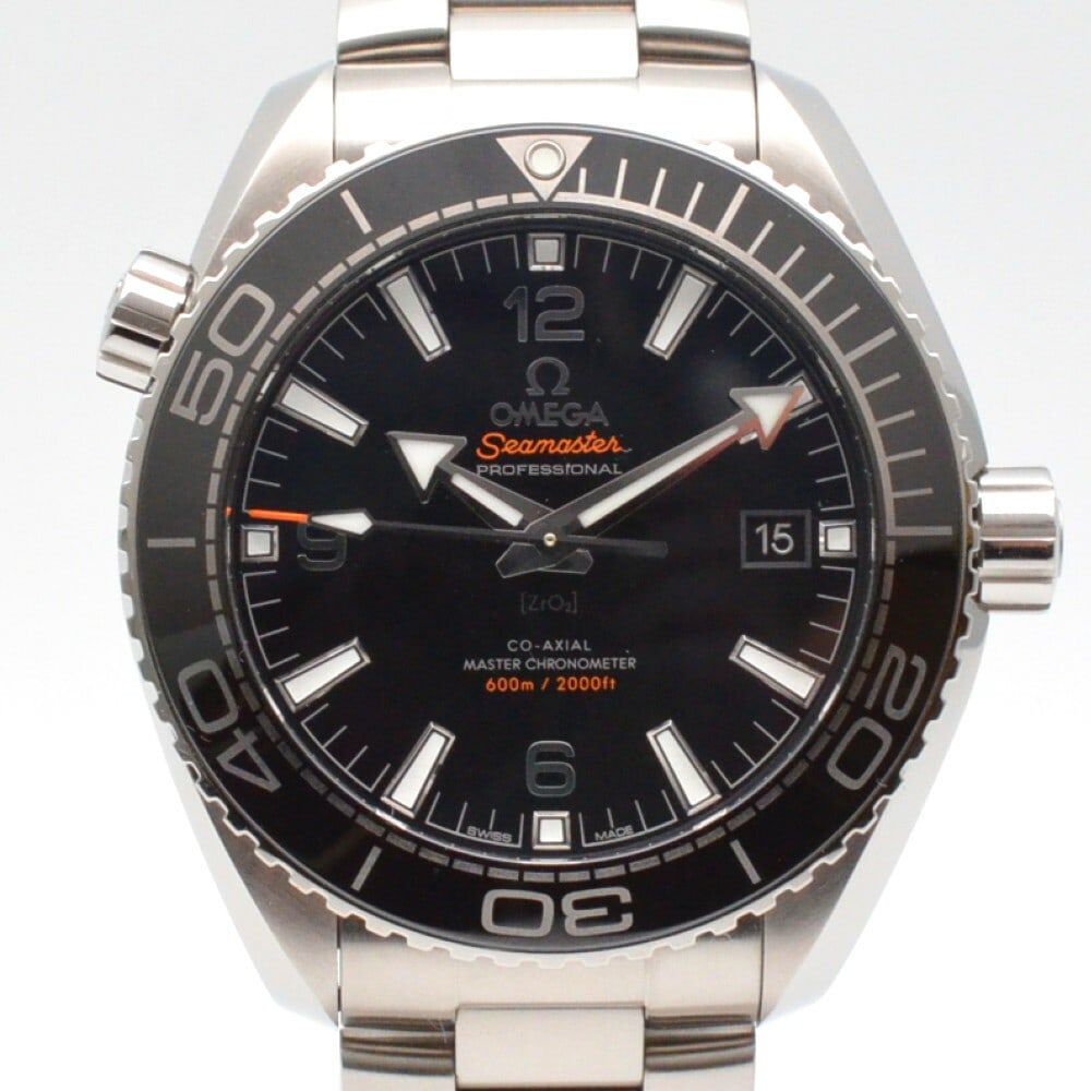 OMEGA Seamaster Planet Ocean 600M Men's Wristwatch: OMEGA Seamaster Planet Ocean 600M Men's Wristwatch This is a pre-owned OMEGA Seamaster Planet Ocean 600M men's wristwatch, model 215.30.44.21.01.001. Crafted in Switzerland, this watch is designed for