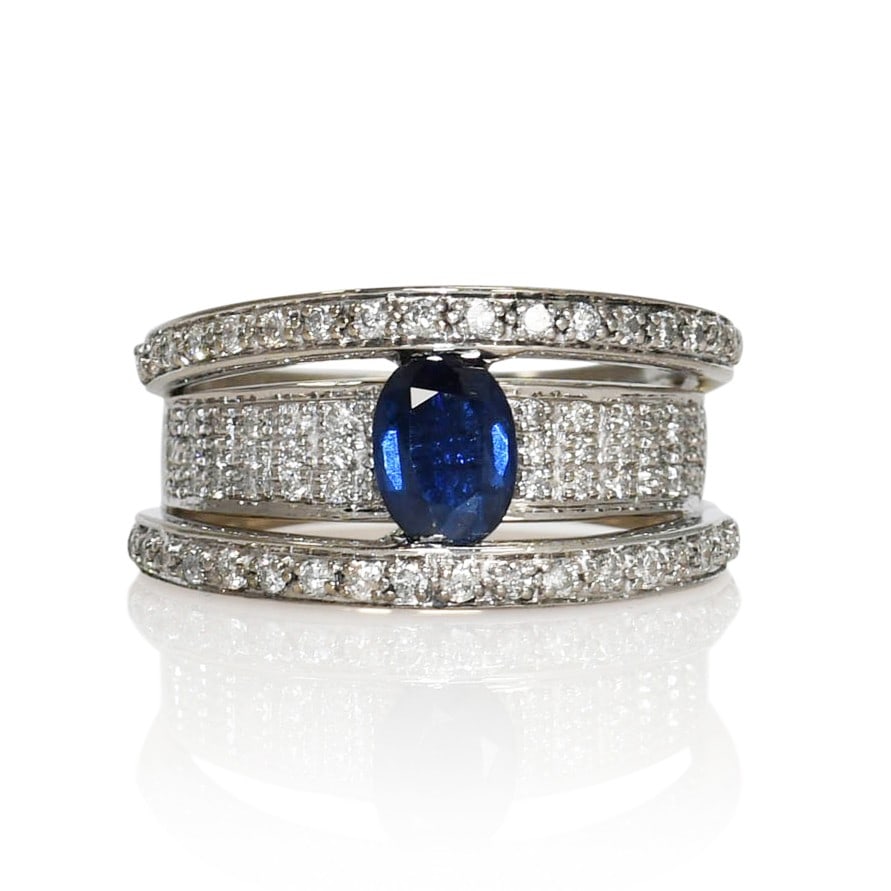 14K White Gold Sapphire Ring with Diamond Accents Size 7.25: 14K White Gold Sapphire Ring with Diamond Accents Size 7.25 This elegant ladies' ring features a natural oval-shaped medium blue sapphire set in a 14K white gold setting. The sapphire weighs approxima