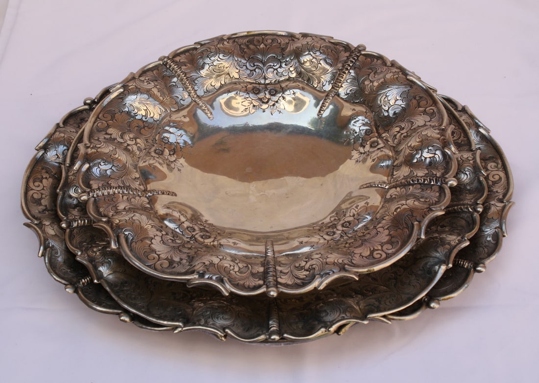 3 Piece 800 German Silver Platter Tray Set 1900: 3 Piece 800 German Silver Platter Tray Set 1900 Presenting a stunning three-piece set of large platters and trays crafted from 800 continental silver, dating back to 1900. This exquisite collection in