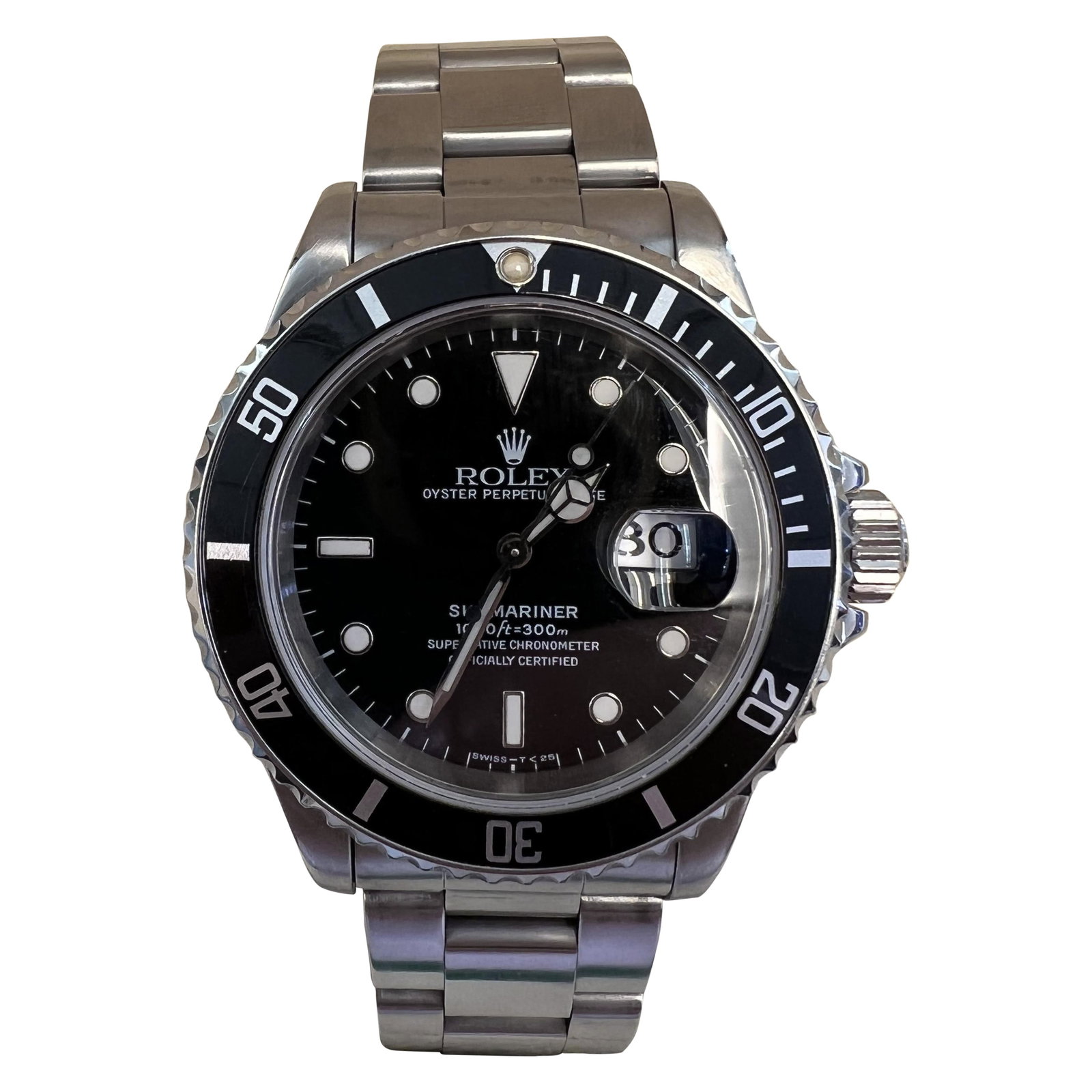 Rolex Submariner Date 16610 Automatic Stainless Steel Black Dial 1996: Rolex Submariner Date 16610 Automatic Stainless Steel Black Dial 1996 This Rolex Submariner Date is a classic timepiece crafted from durable stainless steel, featuring a striking black dial and bezel.