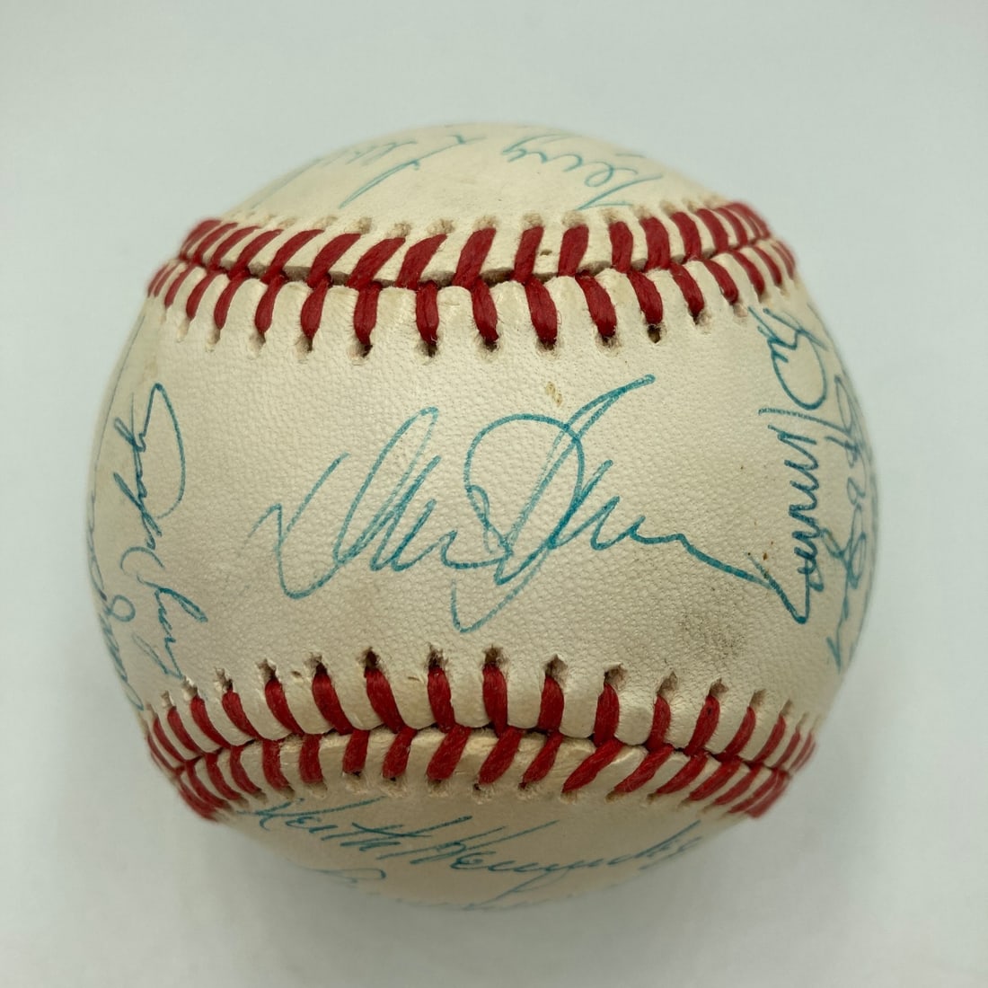 National League Baseball Signed by 1988 New York Mets Team With 30 Autographs JSA: National League Baseball Signed by 1988 New York Mets Team With 30 Autographs JSA This is an original National League baseball signed by the 1988 New York Mets team. The ball features 30 signatures, i