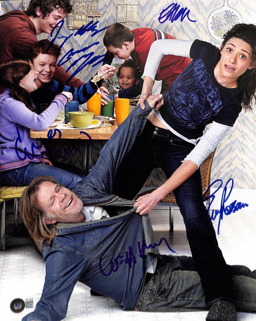 Shameless Cast Signed 11x14 Photo with Beckett LOA: Shameless Cast Signed 11x14 Photo with Beckett LOA This striking 11x14 photograph features the signatures of six talented cast members from the acclaimed show "Shameless." Each autograph is signed in 