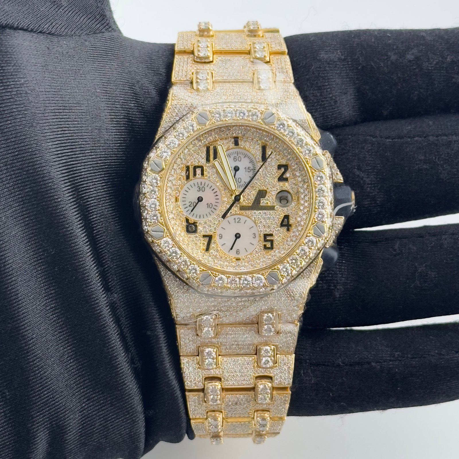 Audemars Piguet Offshore 25721BA Aftermarket Diamond Arabic Dial Men's Watch: Audemars Piguet Offshore 25721BA Aftermarket Diamond Arabic Dial Men's Watch This is an Audemars Piguet Offshore watch, reference 25721BA, designed for men. It features an iced out Arabic dial, a diam