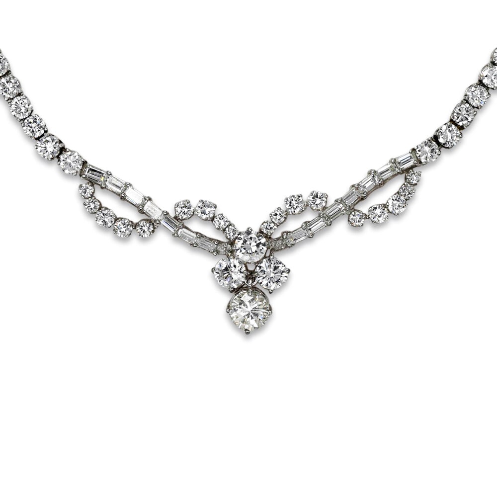18K White Gold Tennis Diamond Necklace 8.81 ct 17.5 in: 18K White Gold Tennis Diamond Necklace 8.81 ct 17.5 in This elegant tennis necklace features 8.81 total carats of diamonds set in 18k white gold. The necklace is 17 1/2 inches long and weighs 22 grams