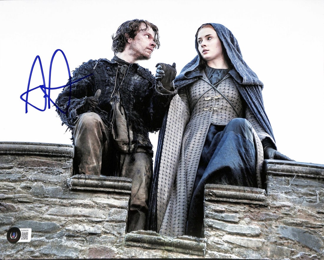 Alfie Allen Game of Thrones Signed 11x14 Photo Beckett Authenticated: Alfie Allen Game of Thrones Signed 11x14 Photo Beckett Authenticated Own a piece of television history with this autographed 11x14 photograph of Alfie Allen, known for his role as "Theon Greyjoy" in t
