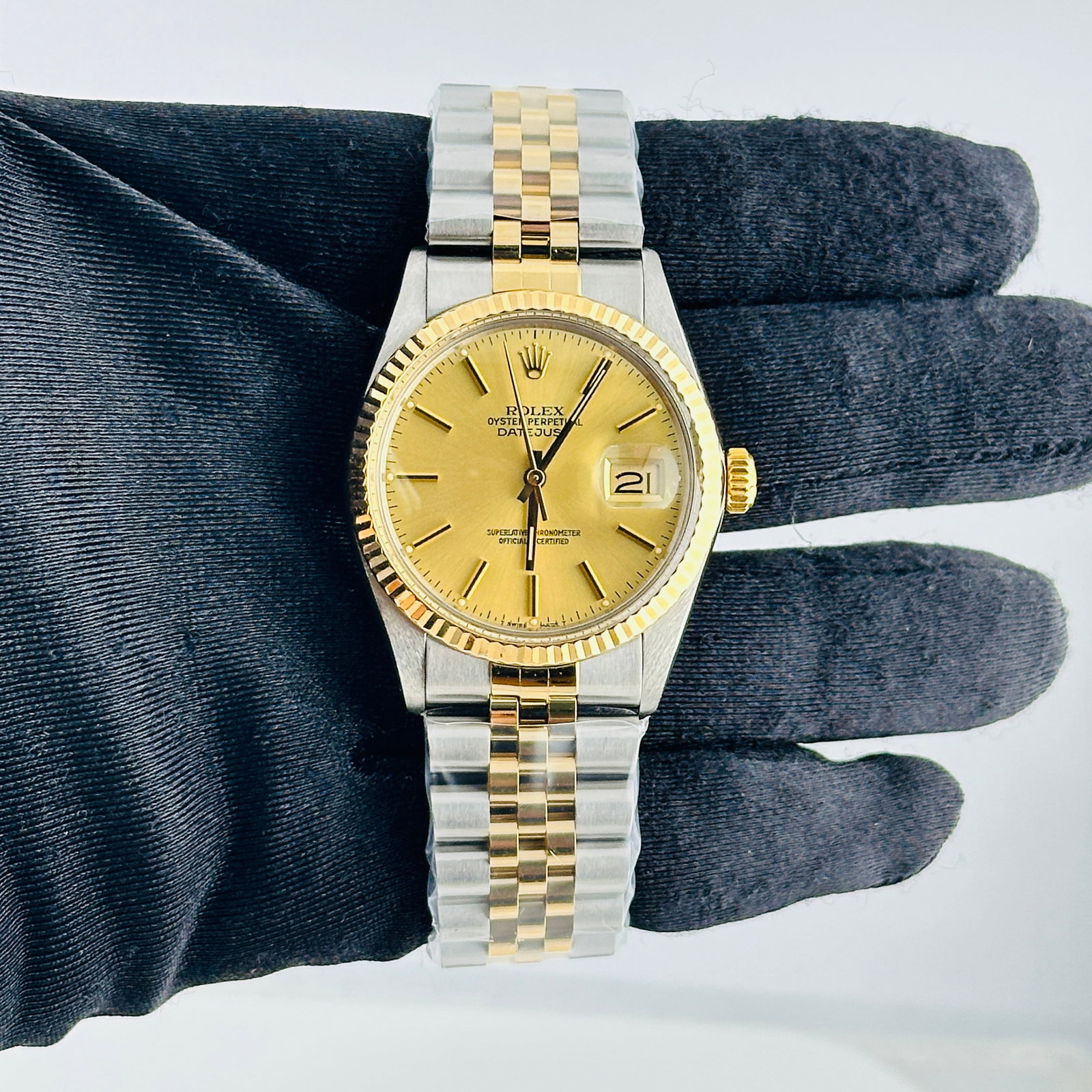 Rolex Datejust 16013 mens watch champagne dial aftermarket Jubilee bracelet: Rolex Datejust 16013 mens watch champagne dial aftermarket Jubilee bracelet Mens Rolex Datejust watch, reference 16013, featuring a champagne stick dial, fluted bezel, and Aftermarket Jubilee bracelet