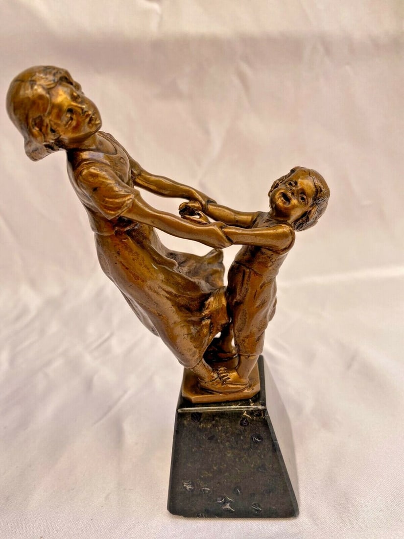 19th Century Bronze Sculpture Children Playing by Paul Kowalczevski: 19th Century Bronze Sculpture Children Playing by Paul Kowalczevski Discover a stunning 19th-century bronze sculpture depicting children at play, created by renowned Polish artist Paul Ludwig Kowalcze