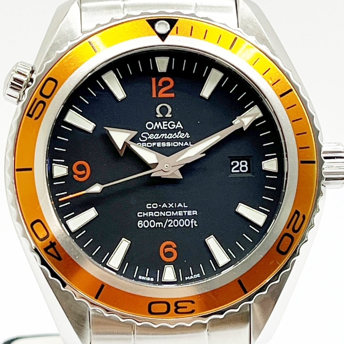 OMEGA Planet Ocean Men's Seamaster Wristwatch: OMEGA Planet Ocean Men's Seamaster Wristwatch This OMEGA Seamaster Planet Ocean 2209.50 is a men's Swiss wristwatch, offering classic style and reliable performance. As a pre-owned timepiece, it refle