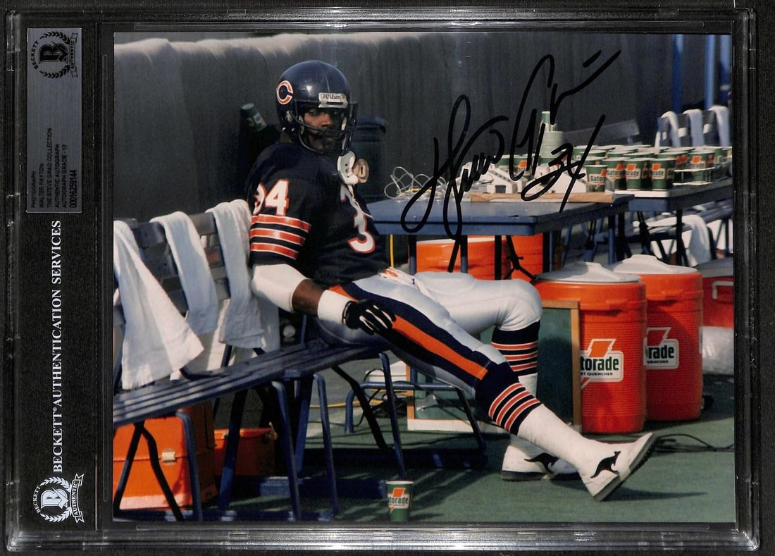 Beckett Slabbed Walter Payton Autographed 8x10 Bears Photo (1 of 1)