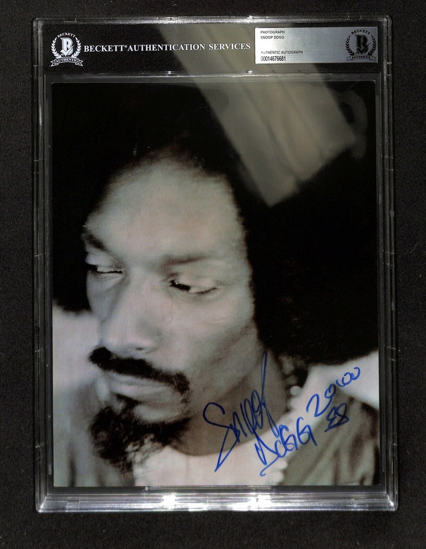 Snoop Dog Vintage Autographed 8x10 Photograph Beckett Slab: Snoop Dog Vintage Autographed 8x10 Photograph Beckett Slab This is an original autographed 8x10 photograph of Snoop Dog, featuring a vintage signature style from the 2000s. The signature is rendered i
