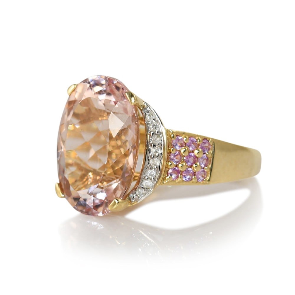 Morganite Diamond Cocktail Ring 14K Yellow Gold Size 6: Morganite Diamond Cocktail Ring 14K Yellow Gold Size 6 This elegant ladies' cocktail ring features an oval-shaped morganite as the centerpiece, displaying a light pinkish-brown hue and weighing approx