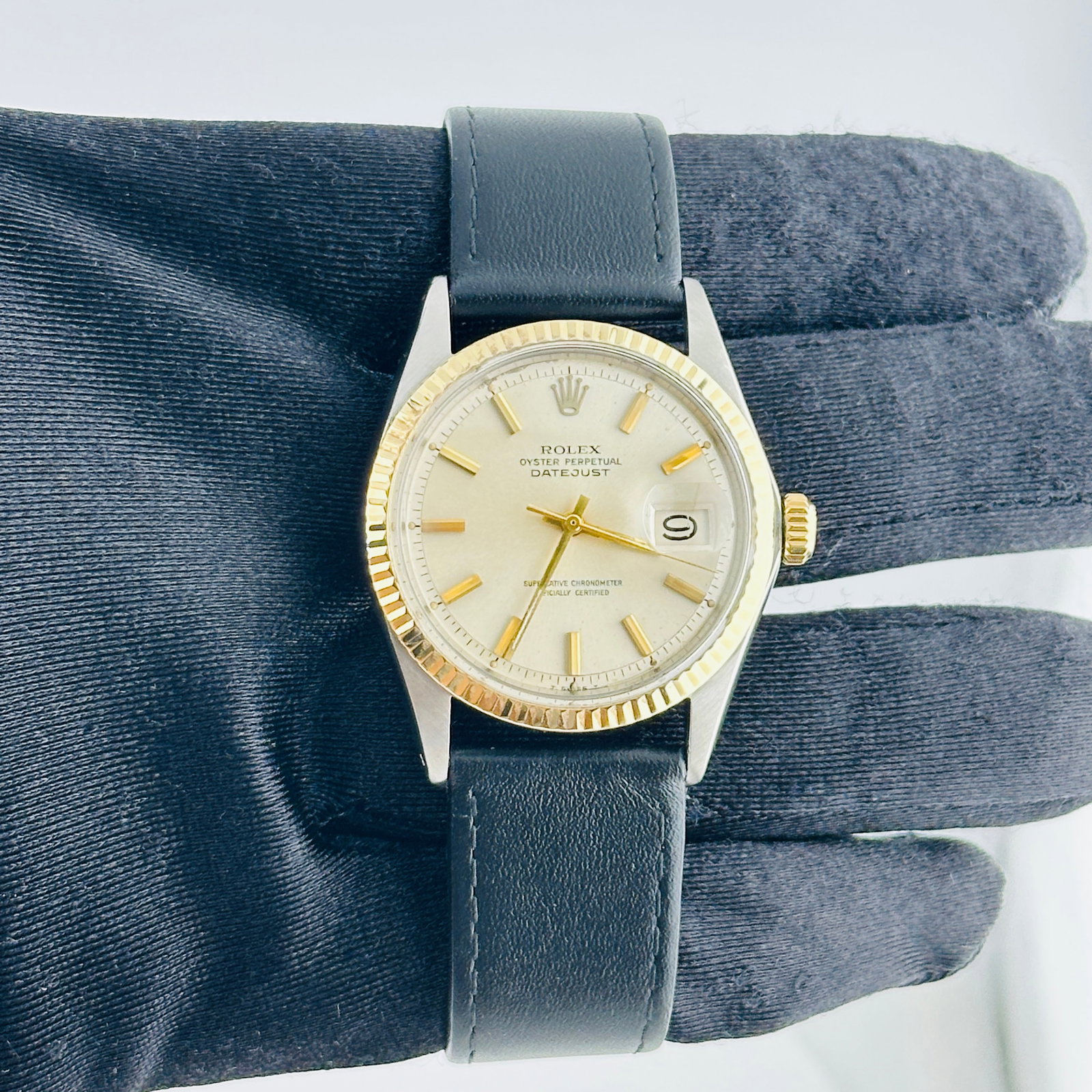 Rolex Datejust 1601 Mens Watch Silver Gold Stick Dial Leather Strap: Rolex Datejust 1601 Mens Watch Silver Gold Stick Dial Leather Strap Rolex Datejust reference 1601 featuring a silver and gold stick dial, fluted bezel, and a generic leather band. A classic men's wris