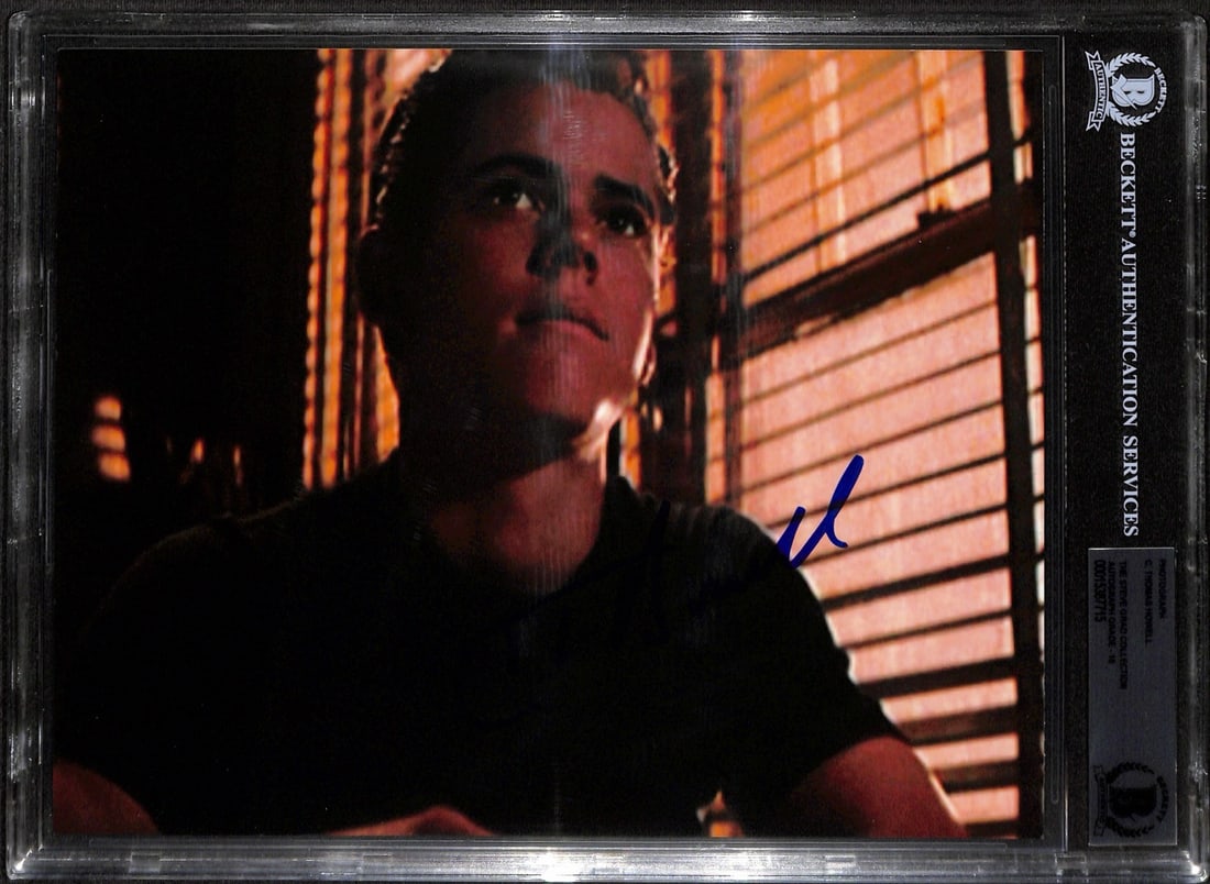 C. Thomas Howell Signed Ponyboy Outsiders 8x10 Photo Beckett Authenticated: C. Thomas Howell Signed Ponyboy Outsiders 8x10 Photo Beckett Authenticated This autographed 8X10 photograph features C. Thomas Howell portraying Ponyboy Curtis in the classic film "The Outsiders". The