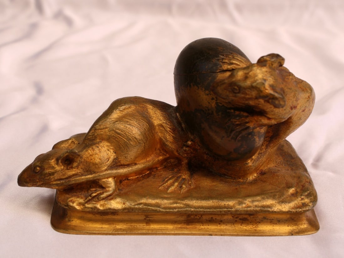 19C French Dore Bronze Ink Well by Xavier Raphanel: 19C French Dore Bronze Ink Well by Xavier Raphanel This exquisite 19th-century French dore bronze ink well features a detailed design of rats, crafted by the renowned artist Xavier Raphanel (1876-1957