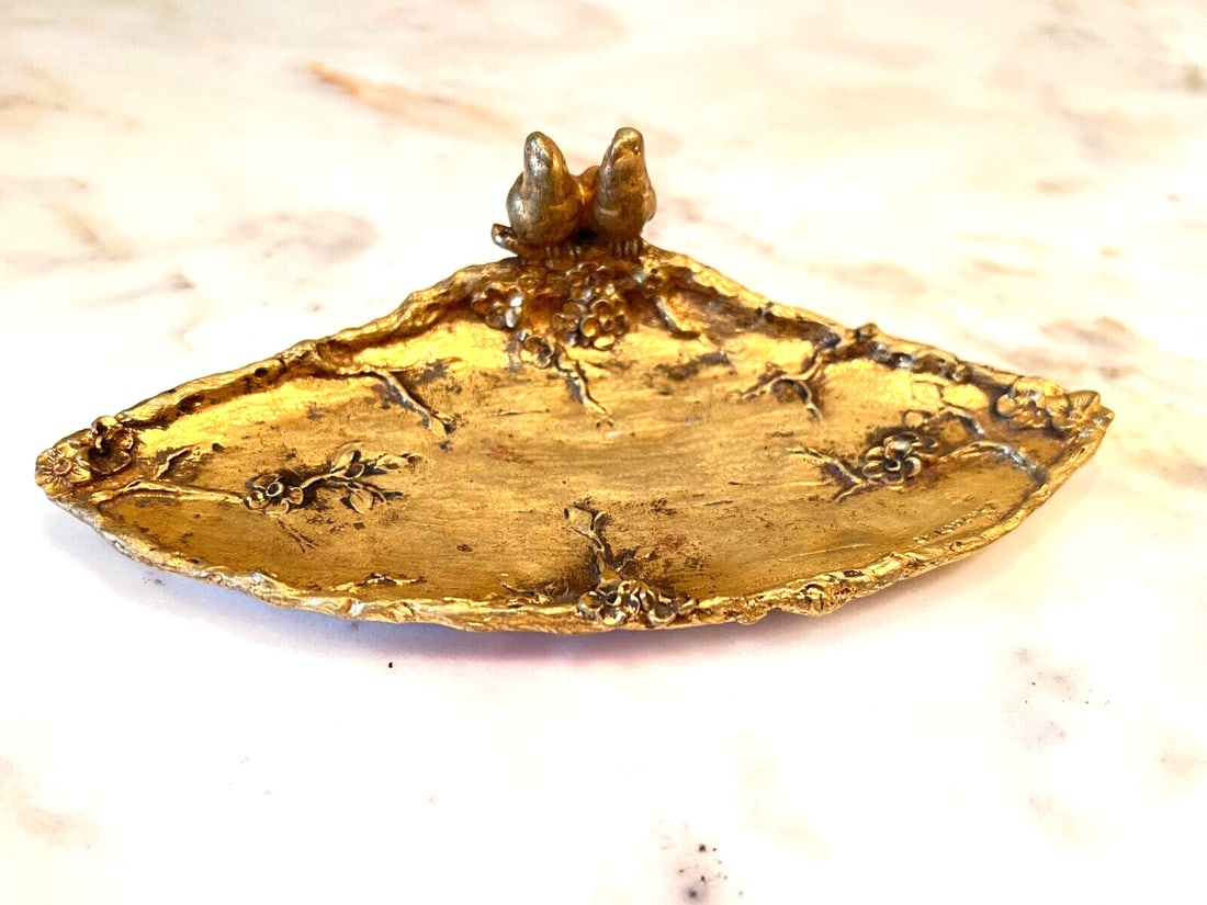 19th Century Charles Louchet Bronze Card Holder with Bird Design: 19th Century Charles Louchet Bronze Card Holder with Bird Design This exquisite 19th century French bronze card holder, crafted by the renowned artist Charles Louchet (1854-1936), showcases remarkable