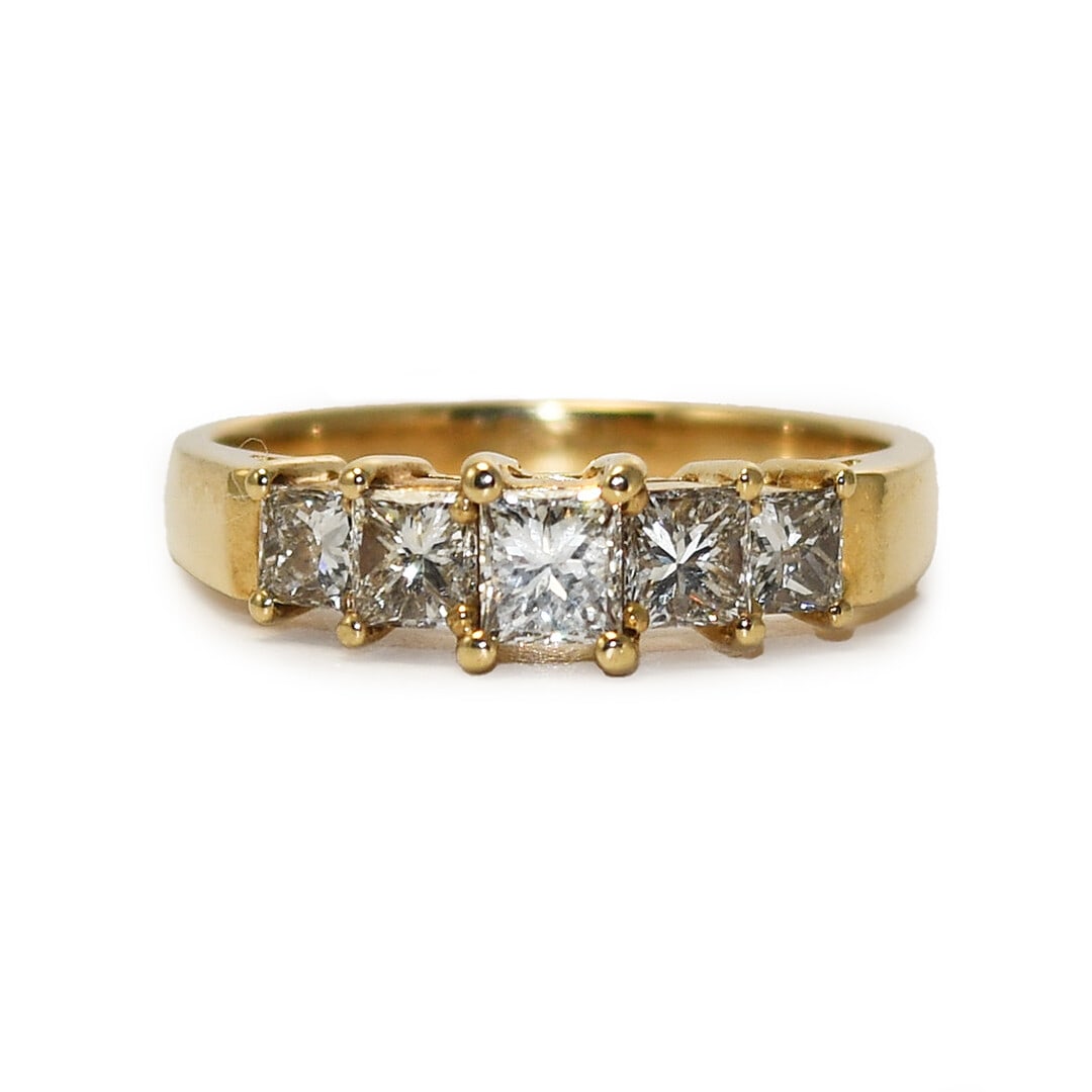 5 Princess Cut Diamonds 14K Yellow Gold Prong Ring Size 6.5: 5 Princess Cut Diamonds 14K Yellow Gold Prong Ring Size 6.5 This elegant ring features five princess cut diamonds set in 14K yellow gold. The total diamond weight ranges from 1.00 to 1.24 carats, with