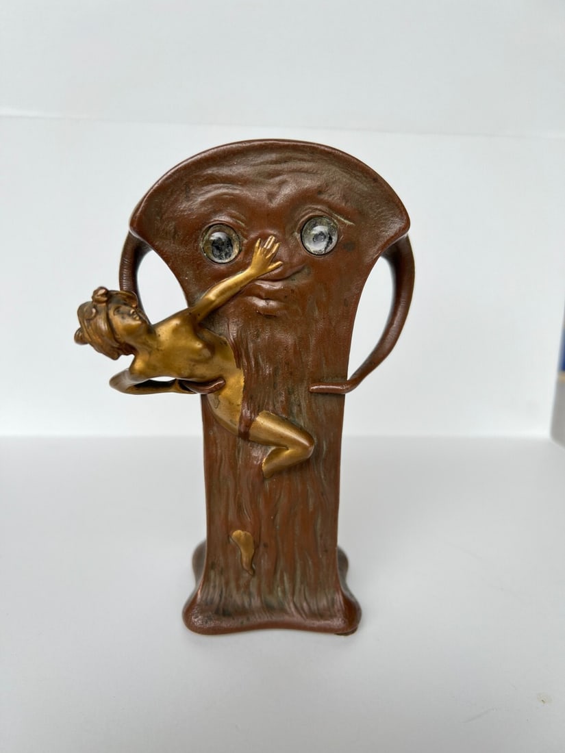 1900 Franz Bergman Signed Gilt Patinated Bronze Tree Vase: 1900 Franz Bergman Signed Gilt Patinated Bronze Tree Vase This exquisite 1900 Austrian vase by Franz Bergman combines partial gilt and patinated bronze, showcasing exceptional craftsmanship. The vase 