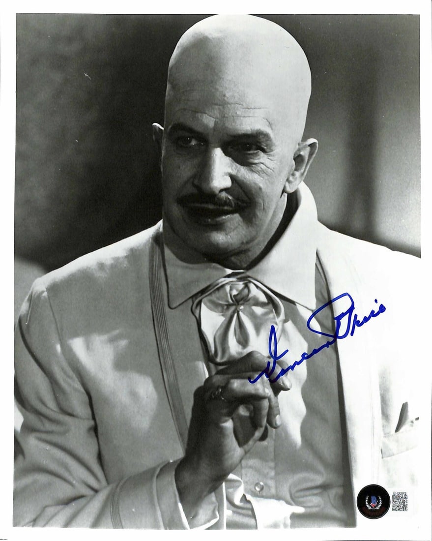 Vincent Price Egghead Signed 8x10 Photo Beckett Certified: Vincent Price Egghead Signed 8x10 Photo Beckett Certified This is an authentic autographed 8x10 black and white photograph of Vincent Price, who portrayed Egghead in the original Batman TV series. The