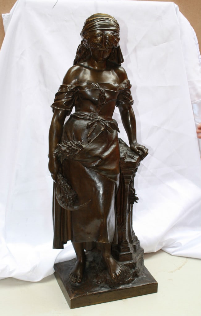 19th Century French Bronze Statue by Mathurin Moreau: 19th Century French Bronze Statue by Mathurin Moreau This exquisite 19th-century French bronze statue, crafted by renowned artist Mathurin Moreau (1822-1912), features a beautifully detailed represent