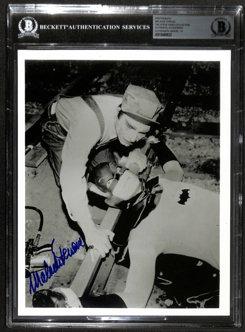 Malachi Throne Signed 8x10 Batman False Face Photo Auto Grade 10 Beckett: Malachi Throne Signed 8x10 Batman False Face Photo Auto Grade 10 Beckett This striking 8x10 black-and-white promotional photograph features the signature of Malachi Throne, renowned for his portrayal 