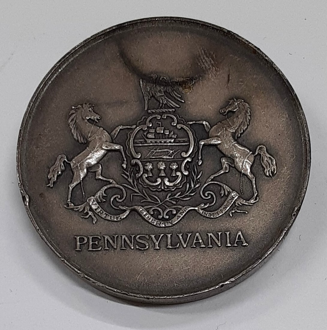 Pennsylvania 1976 .925 Silver 53g Medal Medallic Art Company 43mm Toned: Pennsylvania 1976 .925 Silver 53g Medal Medallic Art Company 43mm Toned This 1976 Pennsylvania medal was produced by the Medallic Art Company and is crafted from .925 silver. The medal weighs 53 grams
