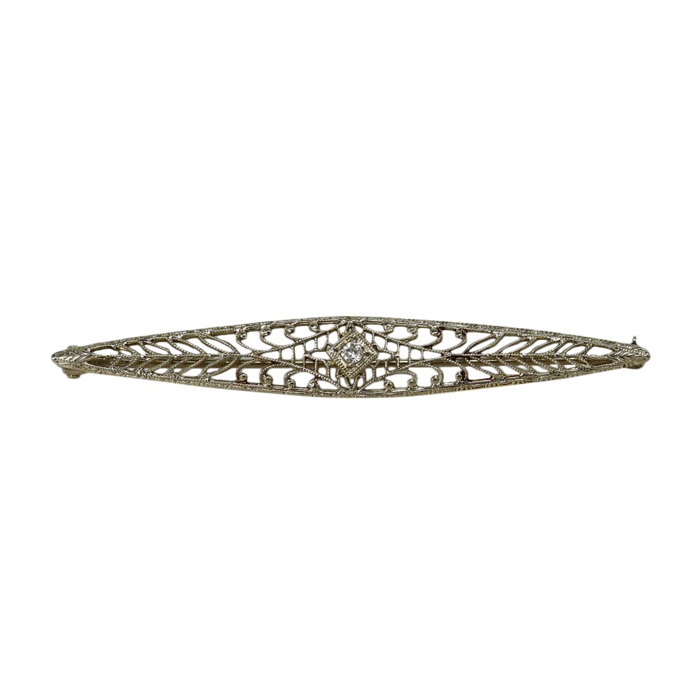 Vintage 10K White Gold Diamond Pin Old Cut SI H-I: Vintage 10K White Gold Diamond Pin Old Cut SI H-I This vintage pin features an old European cut diamond set in 10K white gold. The diamond is natural, with an H to I color grade and SI clarity, weighi