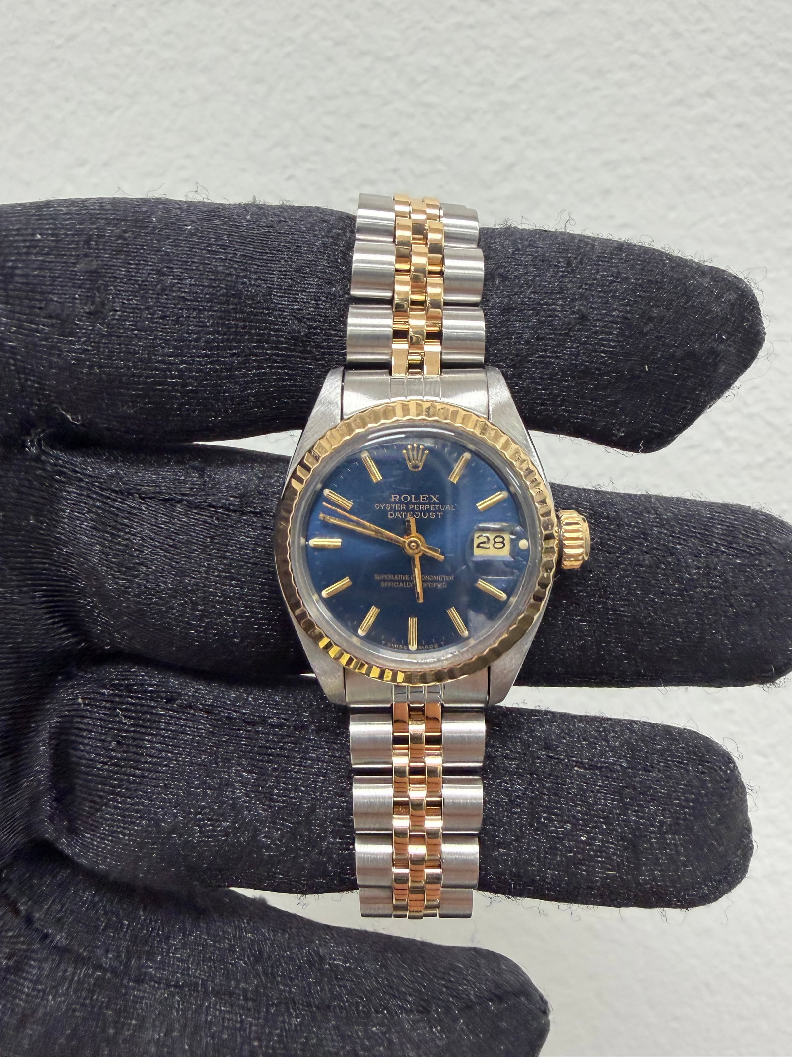 Rolex Ladies Datejust Reference 6917 Watch with Blue Dial and Jubilee Bracelet: Rolex Ladies Datejust Reference 6917 Watch with Blue Dial and Jubilee Bracelet This Rolex Datejust watch features a blue dial, fluted bezel, and Jubilee bracelet. Designed for ladies, it is part of th