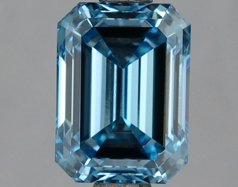 Loose Diamond - EMERALD 2.06ct Fancy Vivid Blue VS1: Loose Diamond - EMERALD 2.06ct Fancy Vivid Blue VS1 Source: This is a real non-mined Diamond that has been grown in a lab Shape: EMERALD Carats: 2.06 Color: Fancy Vivid Blue Certification: IGI Video: