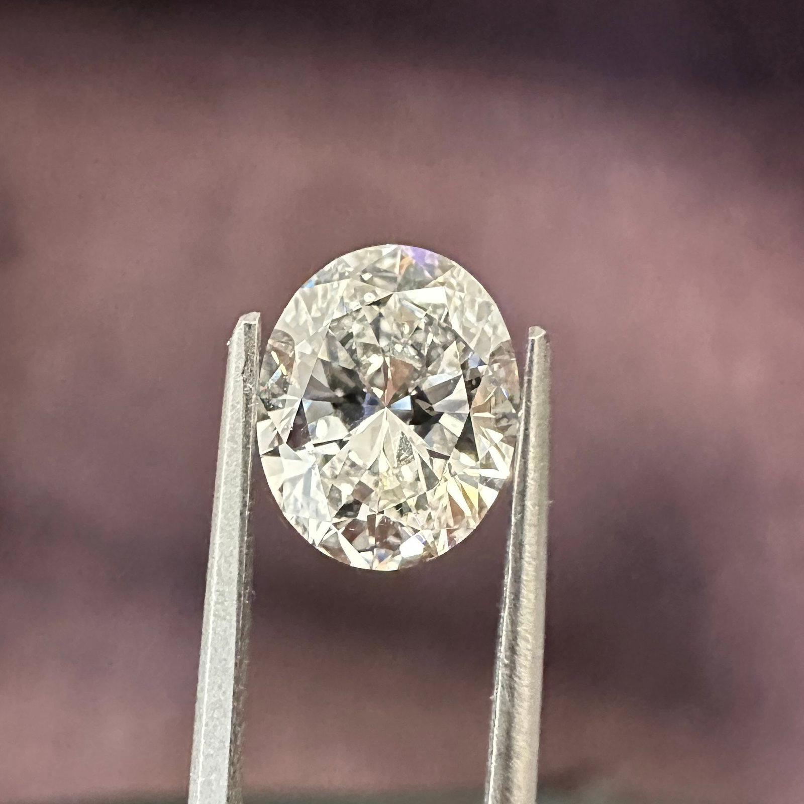 Loose Diamond - OVAL 2.01ct E VVS2: Loose Diamond - OVAL 2.01ct E VVS2 Source: This is a real non-mined Diamond that has been grown in a lab Shape: OVAL Carats: 2.01 Color: E Clarity: VVS2 Certification: IGI Additional images available 