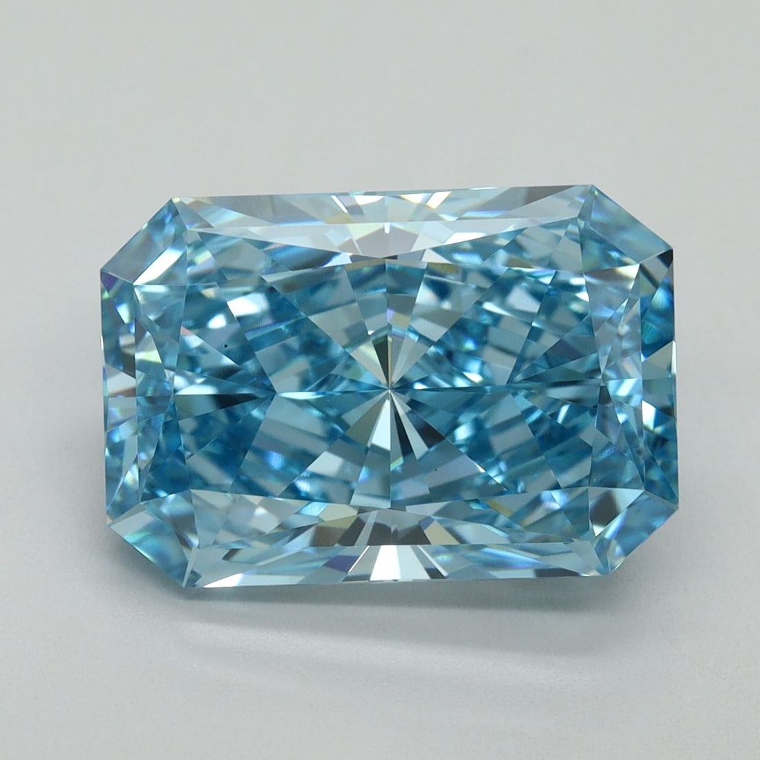 Loose Diamond - RADIANT 6.25ct Fancy Vivid Blue VS1: Loose Diamond - RADIANT 6.25ct Fancy Vivid Blue VS1 Source: This is a real non-mined Diamond that has been grown in a lab Shape: RADIANT Carats: 6.25 Color: Fancy Vivid Blue Certification: IGI Video: