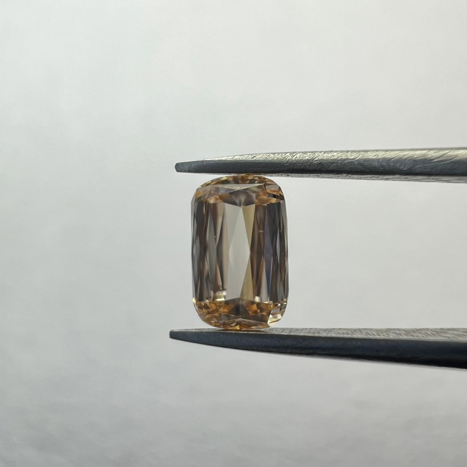 Loose Diamond - CUSHION BRILLIANT 0.17ct Brown VS1: Loose Diamond - CUSHION BRILLIANT 0.17ct Brown VS1 Source: This is a real non-mined Diamond that has been grown in a lab Shape: CUSHION BRILLIANT Carats: 0.17 Color: Brown Certification: NONE