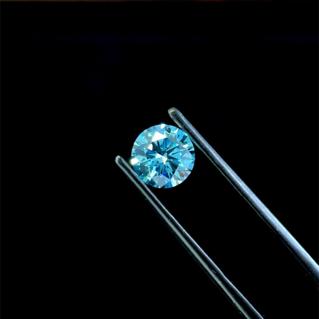 Ideal Loose Diamond - ROUND 1.49ct Fancy Vivid Blue VVS1: Ideal Loose Diamond - ROUND 1.49ct Fancy Vivid Blue VVS1 Source: This is a real non-mined Diamond that has been grown in a lab Shape: ROUND Carats: 1.49 Color: Fancy Vivid Blue Certification: IGI Addi