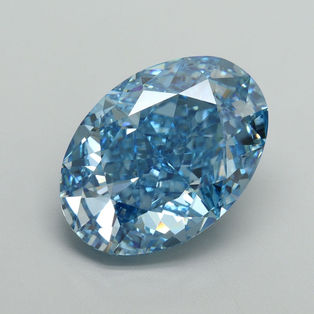 Loose Diamond - OVAL 11.07ct Fancy Vivid Blue VVS2: Loose Diamond - OVAL 11.07ct Fancy Vivid Blue VVS2 Source: This is a real non-mined Diamond that has been grown in a lab Shape: OVAL Carats: 11.07 Color: Fancy Vivid Blue Certification: IGI Video: