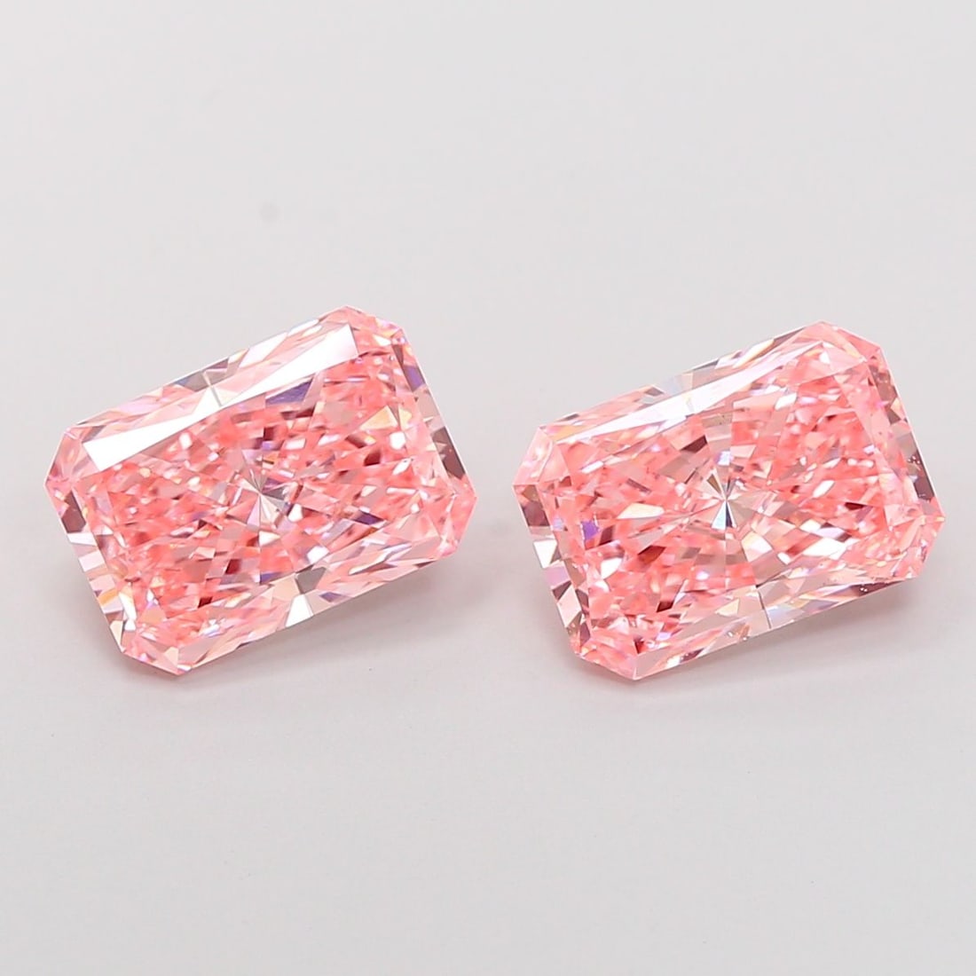 Loose Diamond - RADIANT 2.86ct Fancy Vivid Pink VS1: Loose Diamond - RADIANT 2.86ct Fancy Vivid Pink VS1 Source: This is a real non-mined Diamond that has been grown in a lab Shape: RADIANT Carats: 2.86 Color: Fancy Vivid Pink Certification: IGI Video: