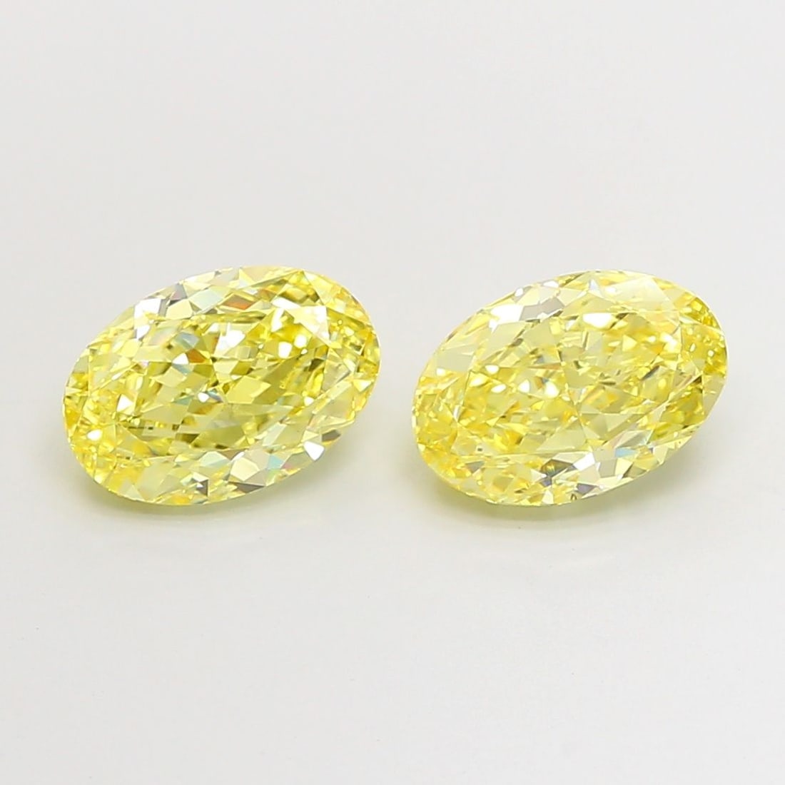 Loose Diamond - OVAL 2.74ct Fancy Intense Yellow VS2: Loose Diamond - OVAL 2.74ct Fancy Intense Yellow VS2 Source: This is a real non-mined Diamond that has been grown in a lab Shape: OVAL Carats: 2.74 Color: Fancy Intense Yellow Certification: IGI Video